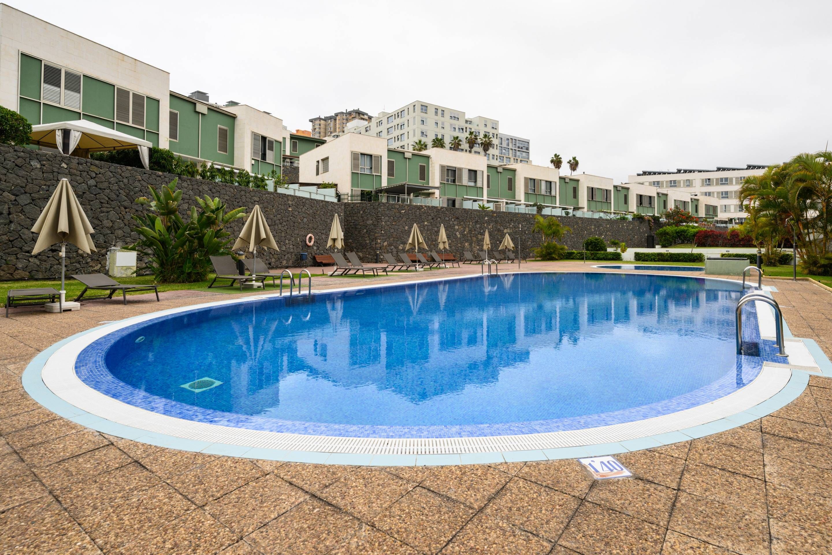 Piscina de Piso en venta en Las Palmas de Gran Canaria con Jardín privado, Trastero y Piscina comunitaria
