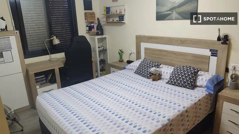 Habitación de Apartamento para compartir en Vélez-Málaga con Aire acondicionado, Terraza y Amueblado