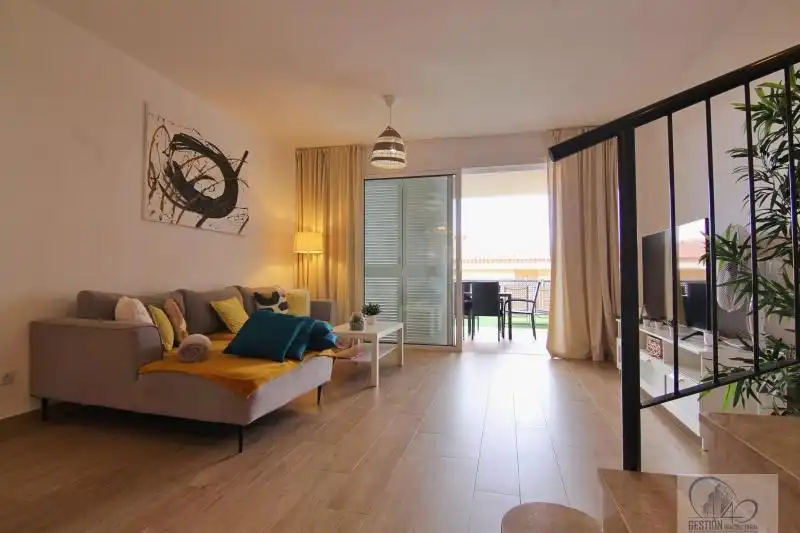 Sala de estar de Casa o chalet en venta en Santiago del Teide con Alarma y Piscina comunitaria