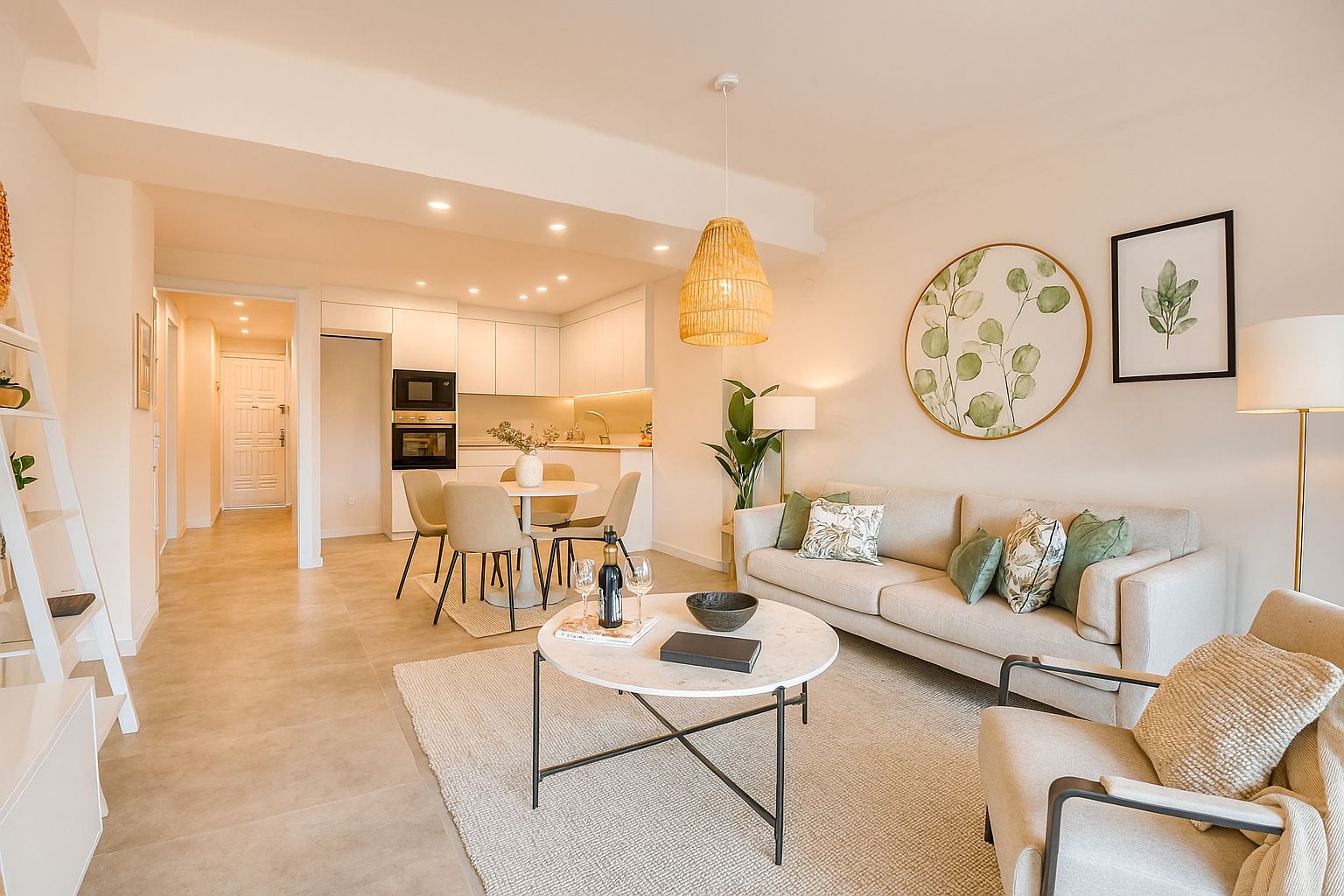 Sala d'estar de Apartament en venda en Sant Feliu de Guíxols amb Forn, Microones i Piscina comunitària