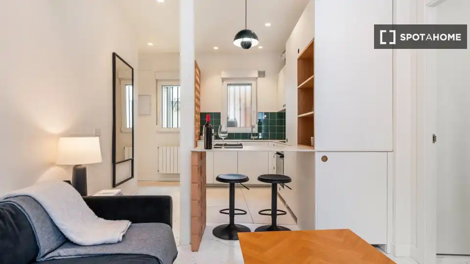 Cuina de Apartament per a compartir en Madrid amb Aire condicionat, Calefacció i Terrassa