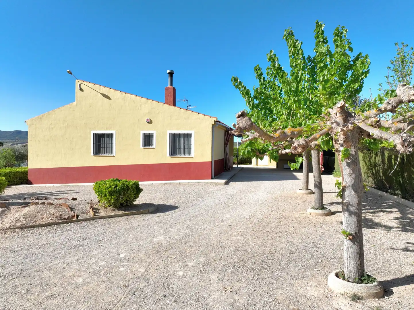 Vista exterior de Casa o xalet en venda en Caudete amb Terrassa
