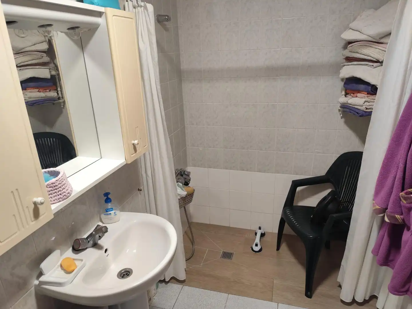 Bany de Pis en venda en Carballo amb Calefacció, Parquet i Traster