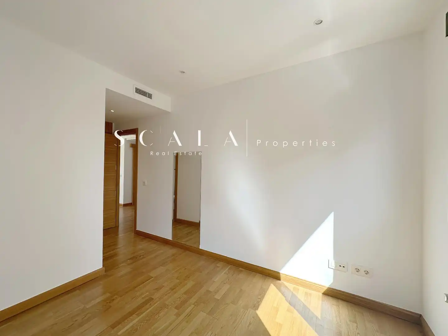 Schlafzimmer von Wohnung zur Miete in Madrid mit Klimaanlage, Heizung und Parkett