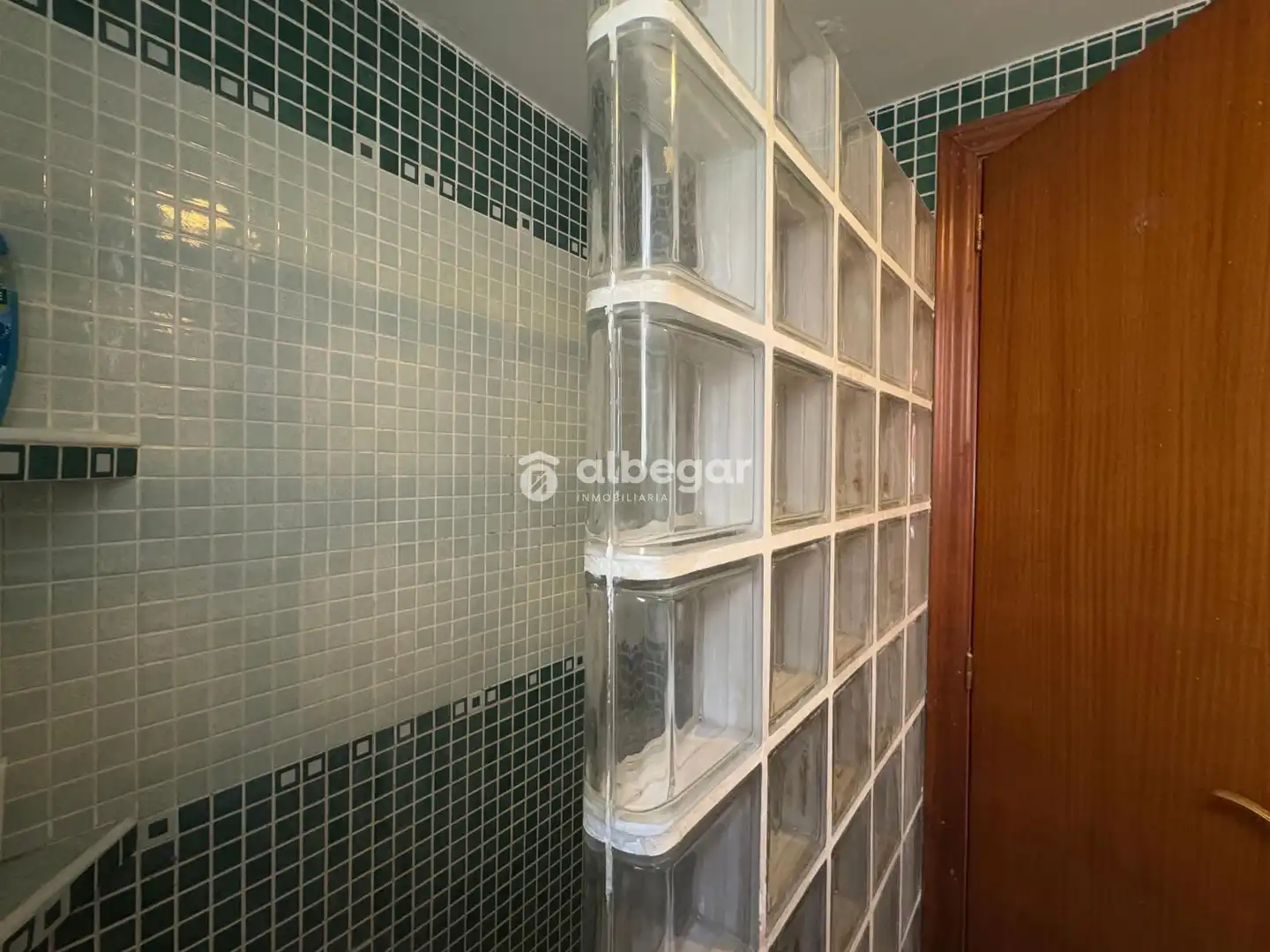 Bathroom of Flat for rent in Paterna  with Air Conditioner, Terrace and Furnished