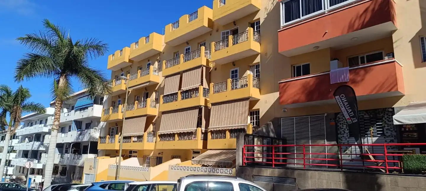 Vista exterior de Pis en venda en Adeje amb Aire condicionat