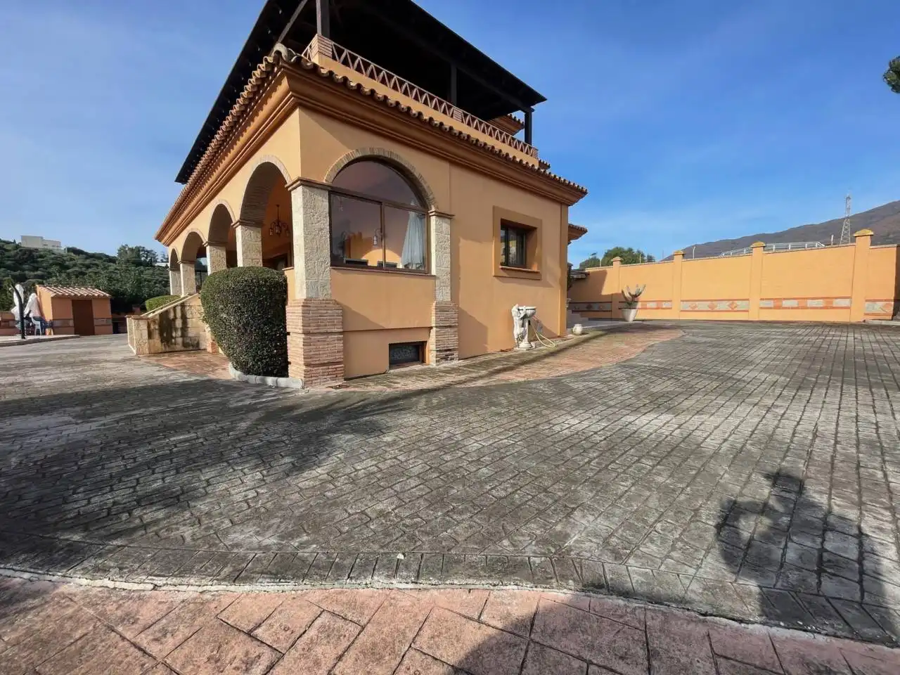 Vista exterior de Finca rústica en venda en Estepona amb Aire condicionat, Calefacció i Jardí privat