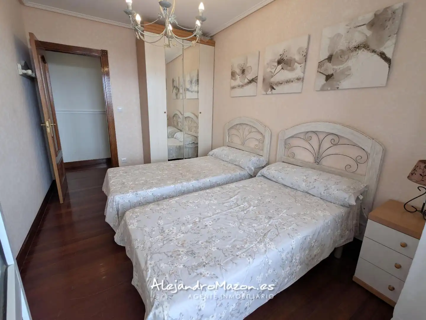 Bedroom of Flat for rent in Castro-Urdiales  with Heating, Terrace and Swimming Pool
