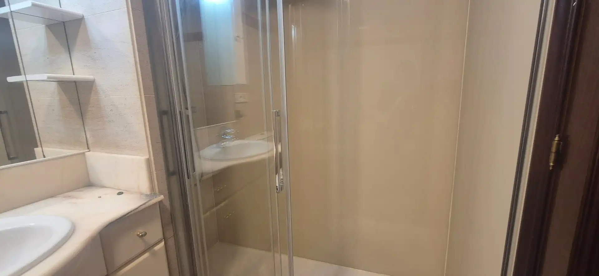 Bathroom of Flat for rent in Vigo   with Heating, Parquet flooring and Storage room
