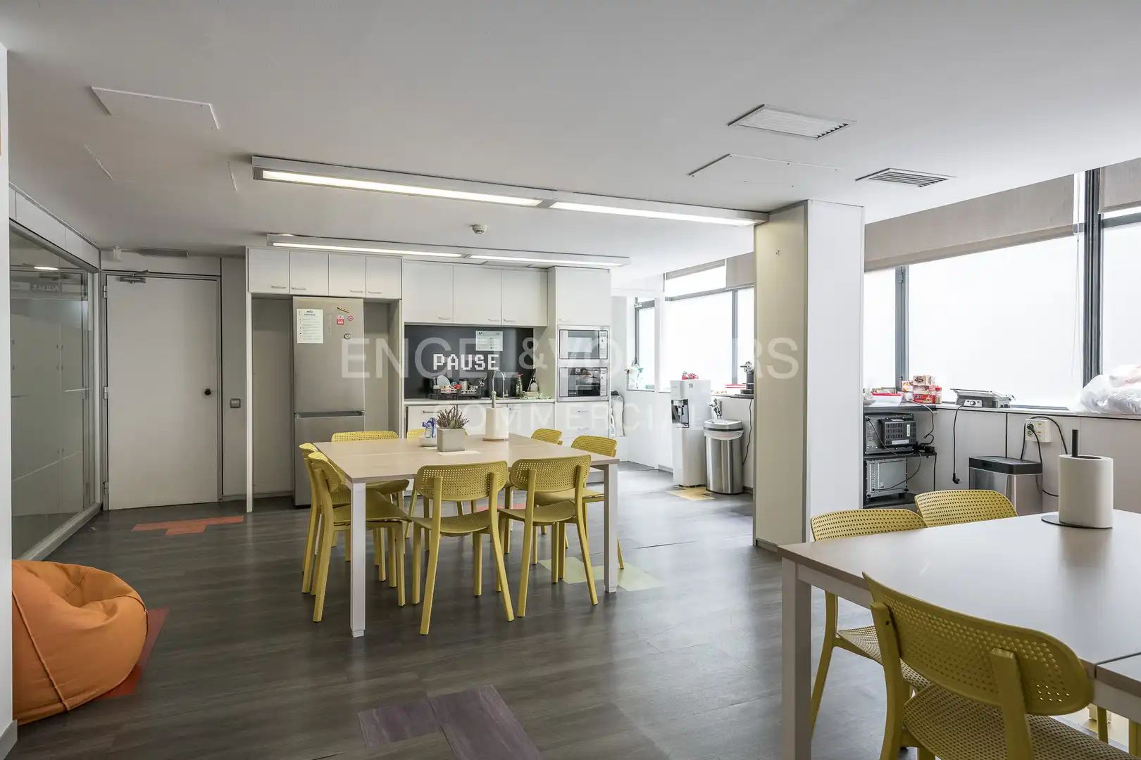Büro zur Miete in Barcelona mit Klimaanlage, Heizung und Möbliert