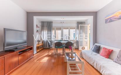 Living room of Flat for sale in Premià de Mar  with Air Conditioner, Terrace and Balcony