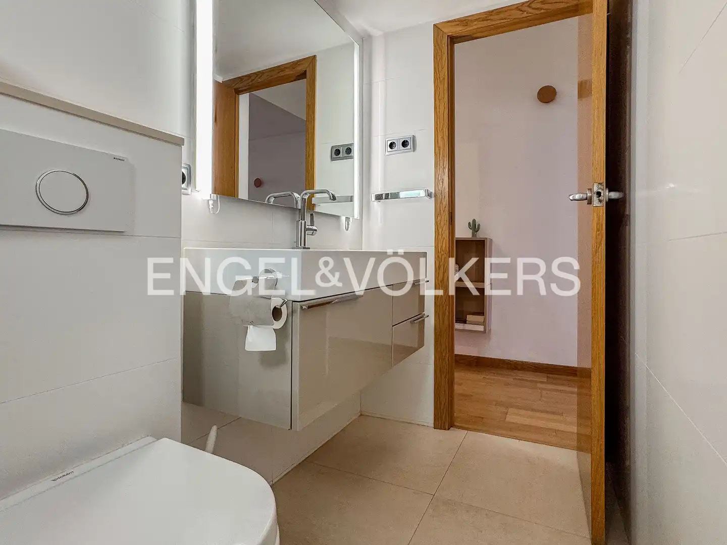 Baño de Ático de alquiler en Barcelona con Aire acondicionado, Calefacción y Parquet