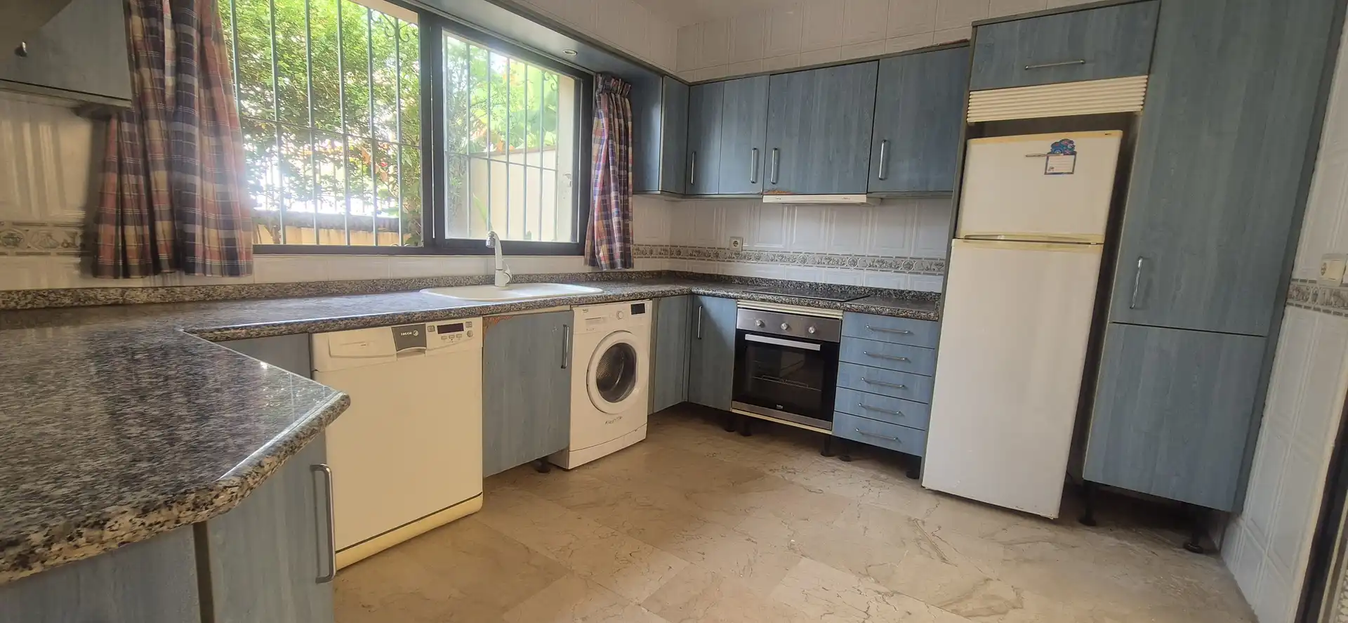 Kitchen of Detached homes for sale in Benalmádena  with Storage room, Swimming Pool and Balcony