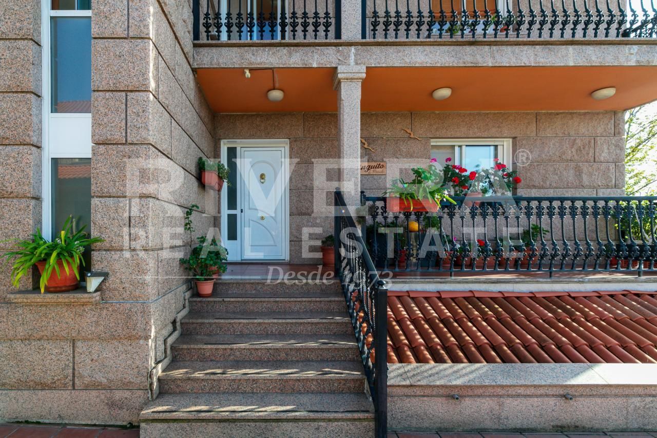Vista exterior de Casa o chalet en venta en Vigo  con Calefacción, Jardín privado y Parquet