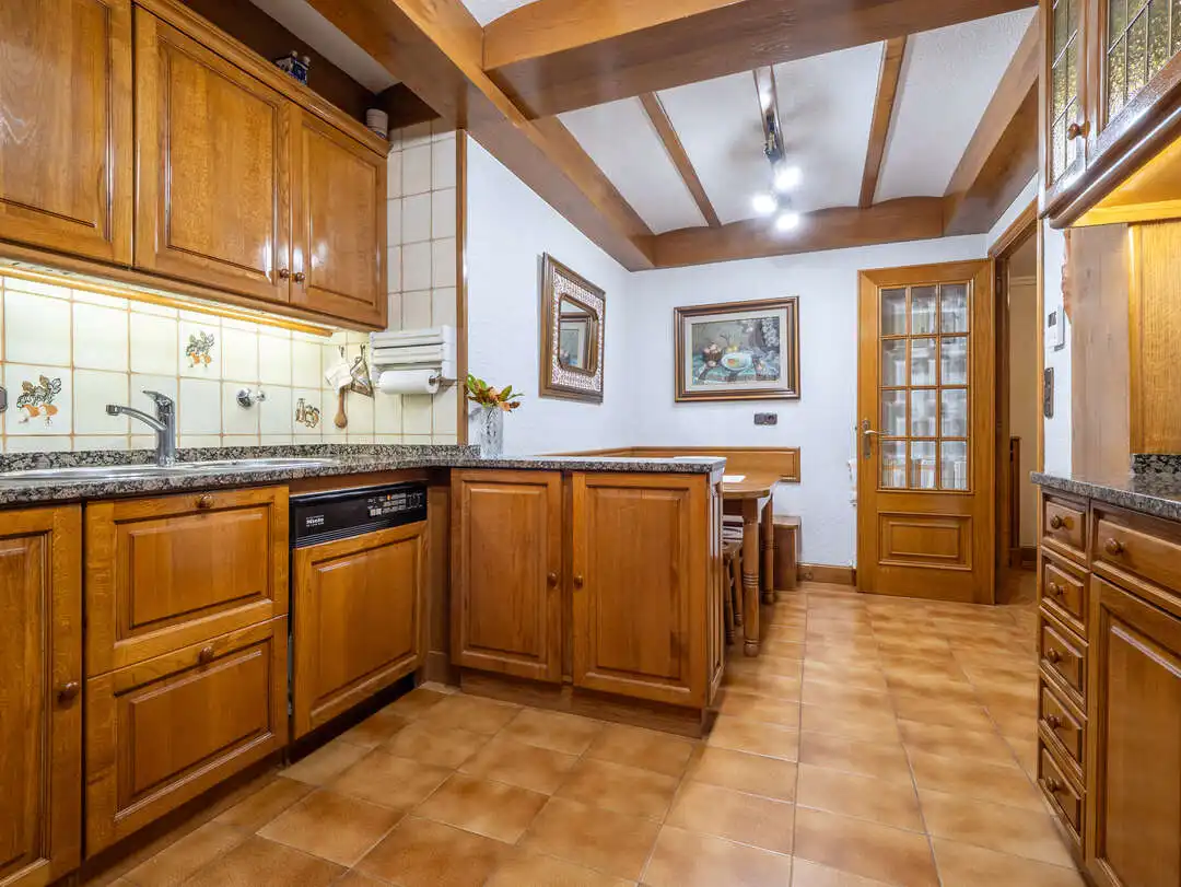 Küche von Wohnung zum Verkauf in Zarautz mit Heizung, Privatgarten und Terrasse
