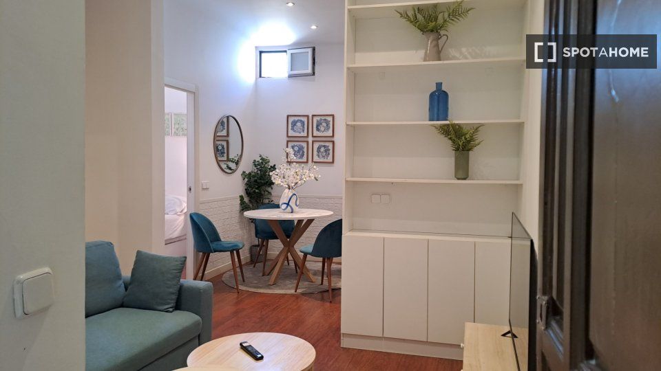 Living room of Flat to rent in  Madrid Capital  with Air Conditioner, Heating and Furnished