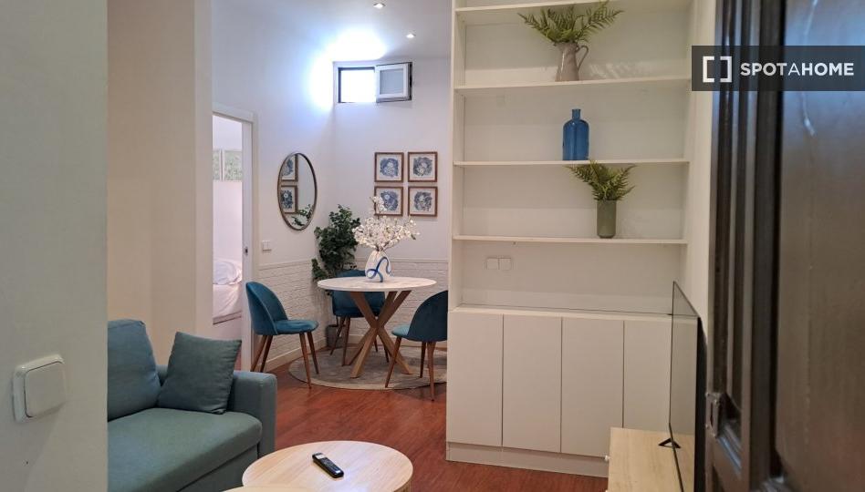 Photo 1 of Flat to rent in Universidad - Malasaña, Madrid