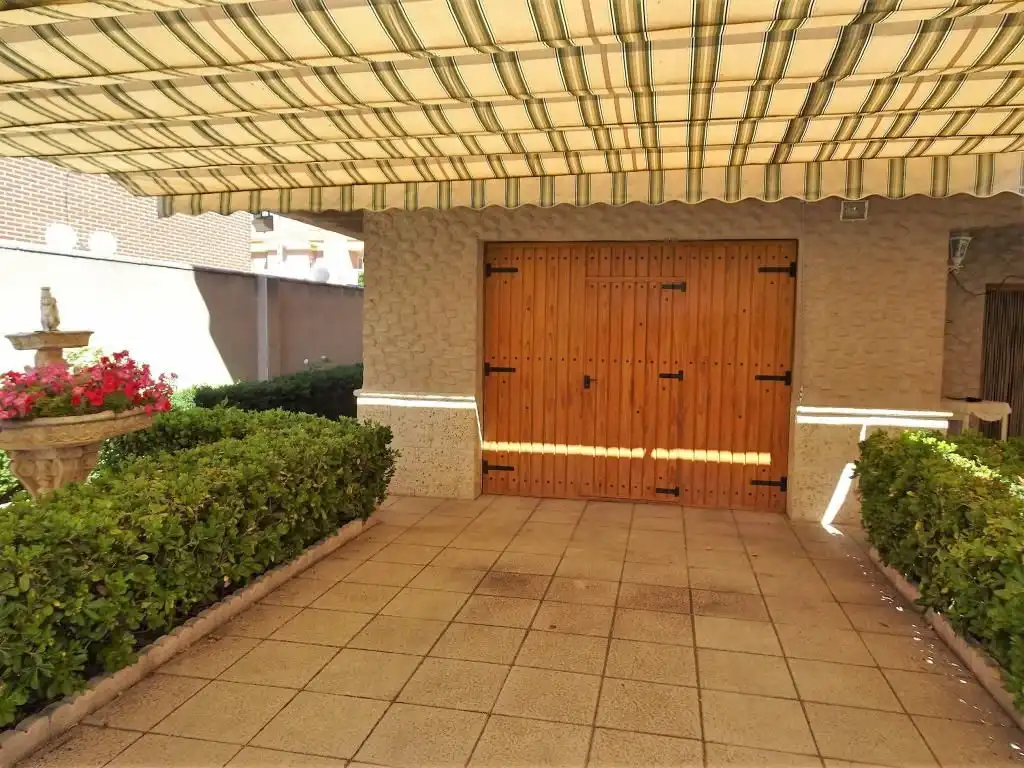 Chalet con terraza en venta en Calle la Radio, imagen 7