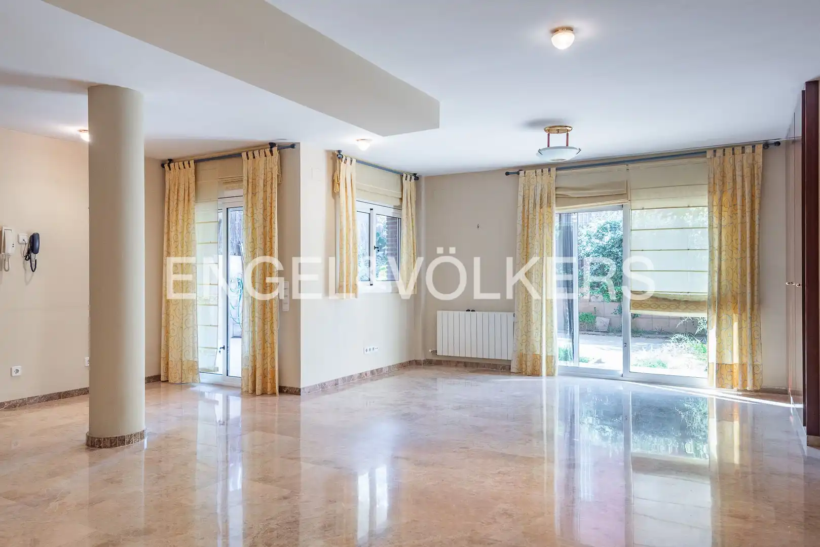 Living room of Houses for sale in Molins de Rei  with Air Conditioner, Heating and Private garden