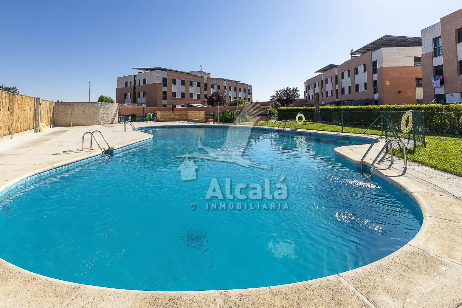 Piscina de Piso en venta en Alcalá de Henares con Aire acondicionado, Calefacción y Jardín privado