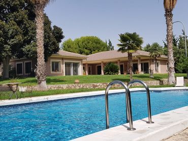 Villa mit Pool zum Verkauf in Camino Cipres