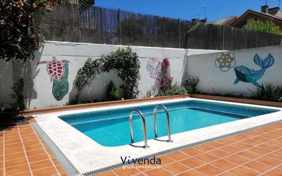 Swimming pool of Single-family semi-detached for sale in Fuenlabrada  with Terrace and Swimming Pool