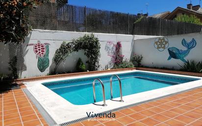 Piscina de Casa adosada en venda en Fuenlabrada amb Terrassa i Piscina