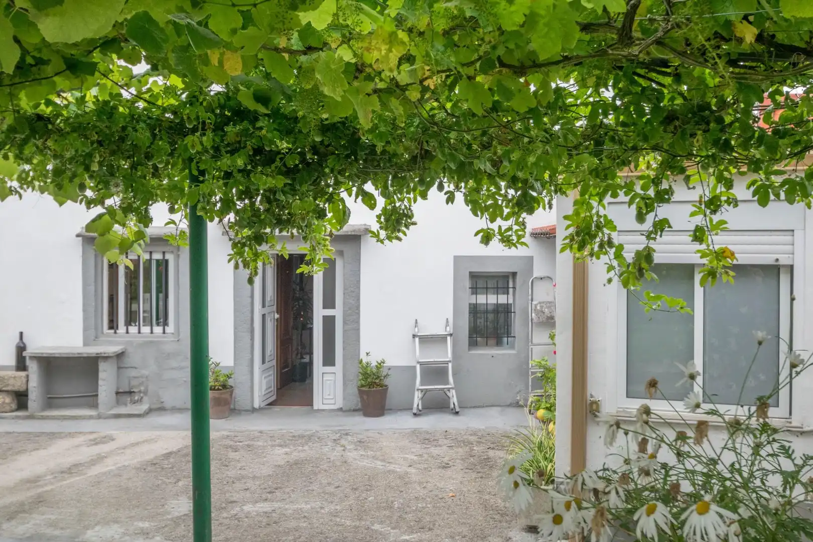 Vista exterior de Casa o chalet en venta en Culleredo con Calefacción, Jardín privado y Parquet