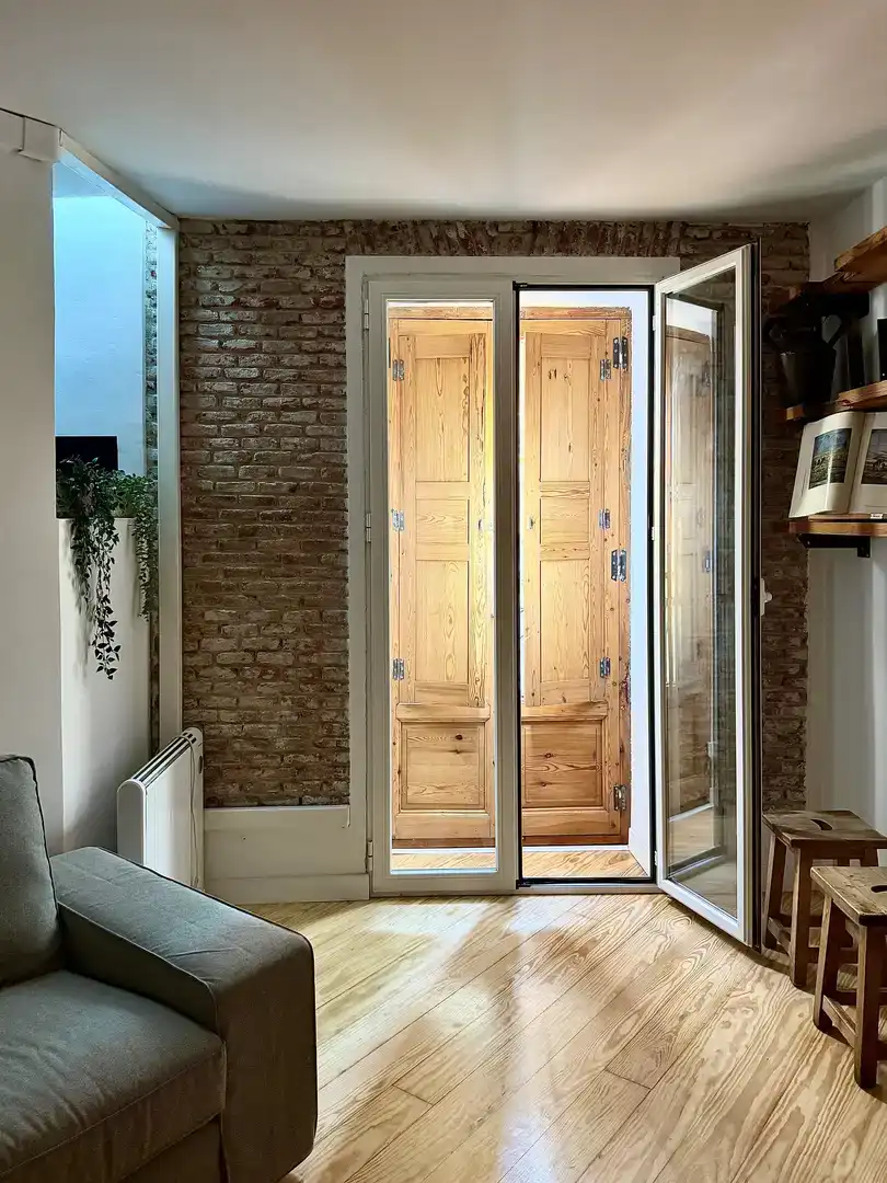 Study for rent in  Madrid Capital  with Air Conditioner and Balcony