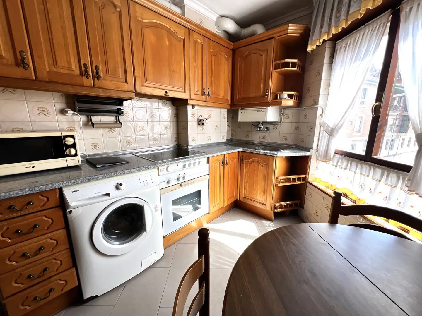 Cocina de Piso en venta en Cabezón de la Sal con Calefacción, Parquet y Amueblado