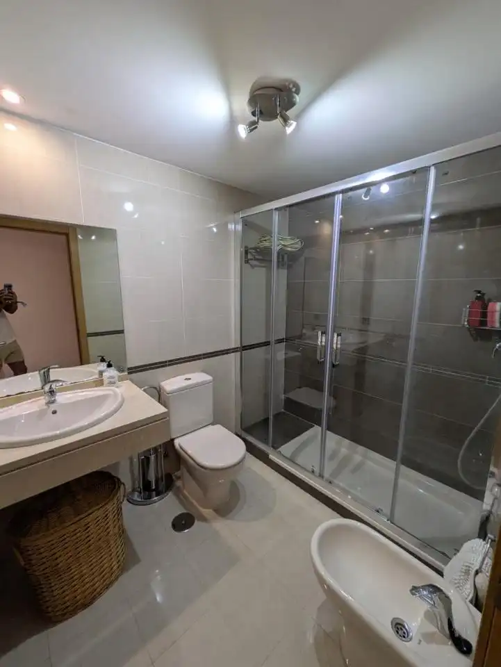 Baño de Piso de alquiler en Vélez-Málaga con Terraza y Amueblado