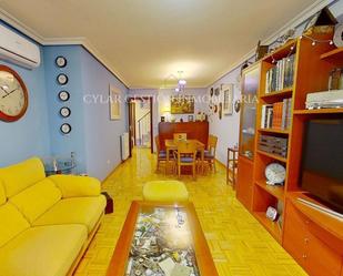 Living room of Single-family semi-detached for sale in Salamanca Capital  with Air Conditioner, Heating and Private garden