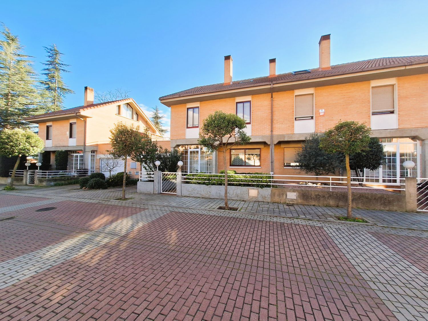 Vista exterior de Casa o xalet en venda en Valladolid Capital amb Calefacció, Jardí privat i Parquet