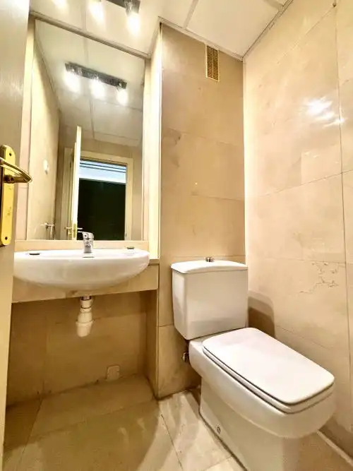 Bathroom of Flat for rent in Madrid  with Heating, Parquet flooring and Terrace