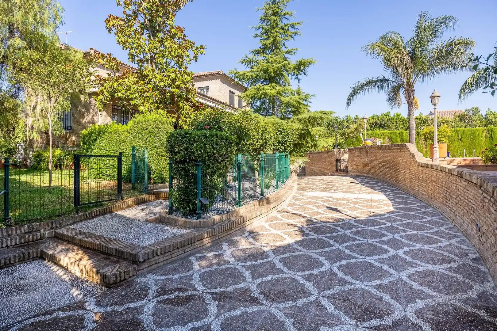 Jardín de Casa o chalet en venta en Gelves con Jardín privado y Piscina comunitaria