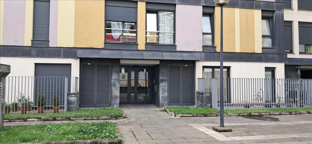 Apartamento en venta en  CARMEN BRAVO VILLASANTE, 4, Peñacastillo - Nueva Montaña