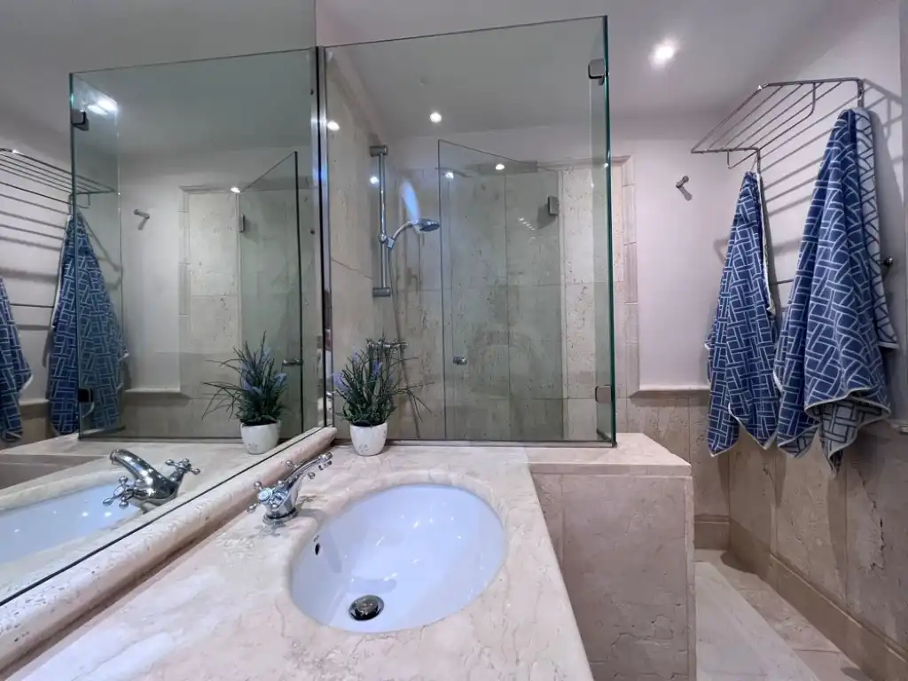 Badezimmer von Wohnungen zur Miete in Calvià mit Klimaanlage und Privatgarten