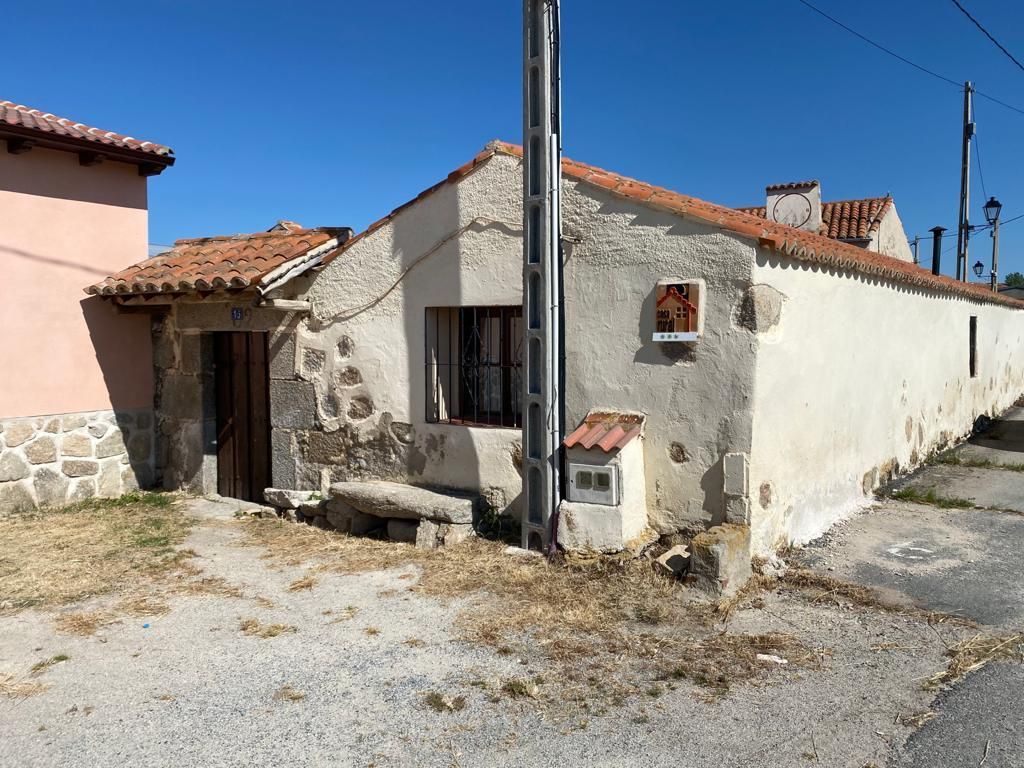 Exterior view of House or chalet for sale in Muñogalindo  with Heating, Private garden and Terrace