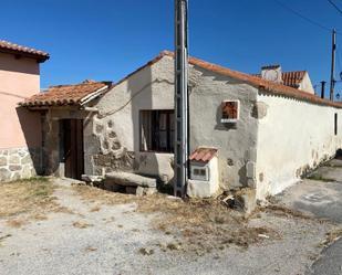 Vista exterior de Casa o xalet en venda en Muñogalindo amb Calefacció, Jardí privat i Terrassa