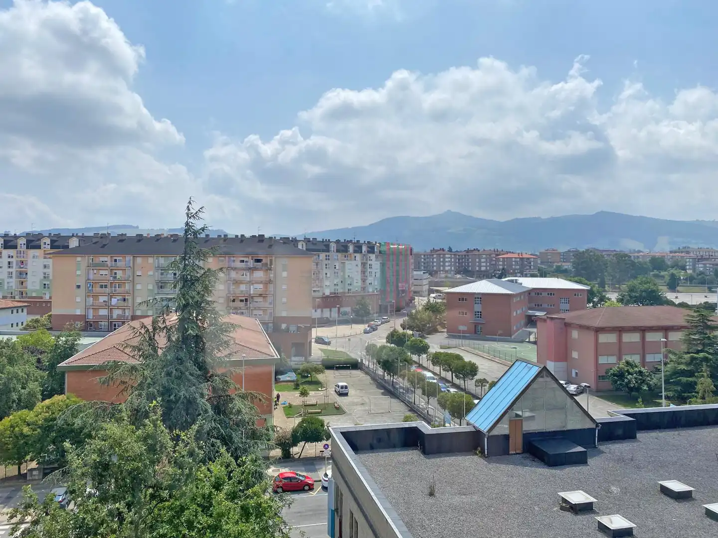 Vista exterior de Pis en venda en Torrelavega  amb Terrassa