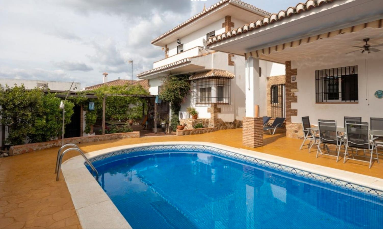 Vista exterior de Casa o chalet en venta en Cúllar Vega con Aire acondicionado, Calefacción y Jardín privado