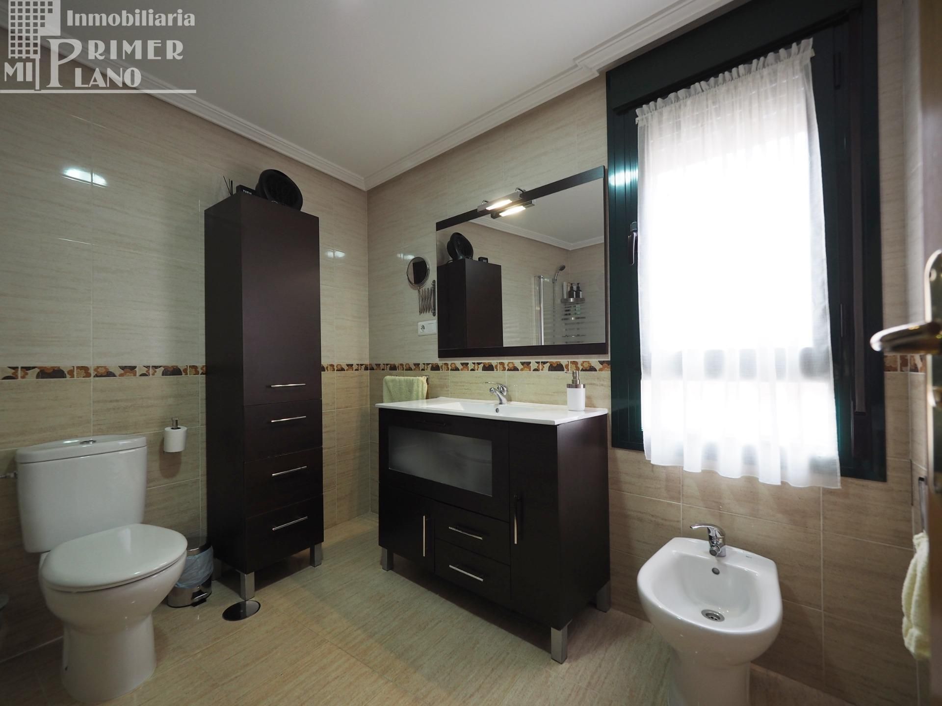 Bathroom of Planta baja for sale in Tomelloso  with Air Conditioner, Heating and Storage room