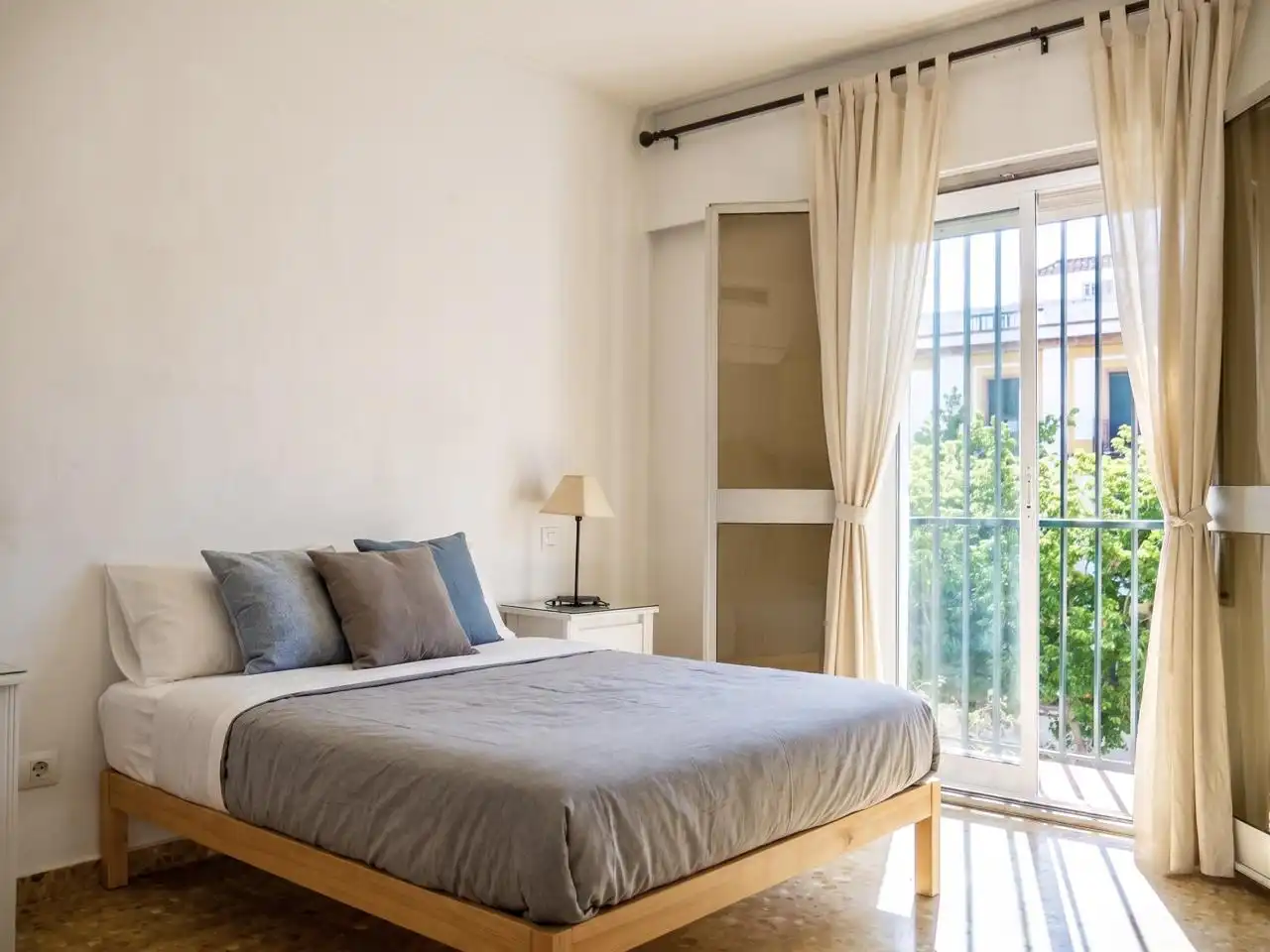 Habitación de Piso en venta en Sevilla con Aire acondicionado, Terraza y Balcón