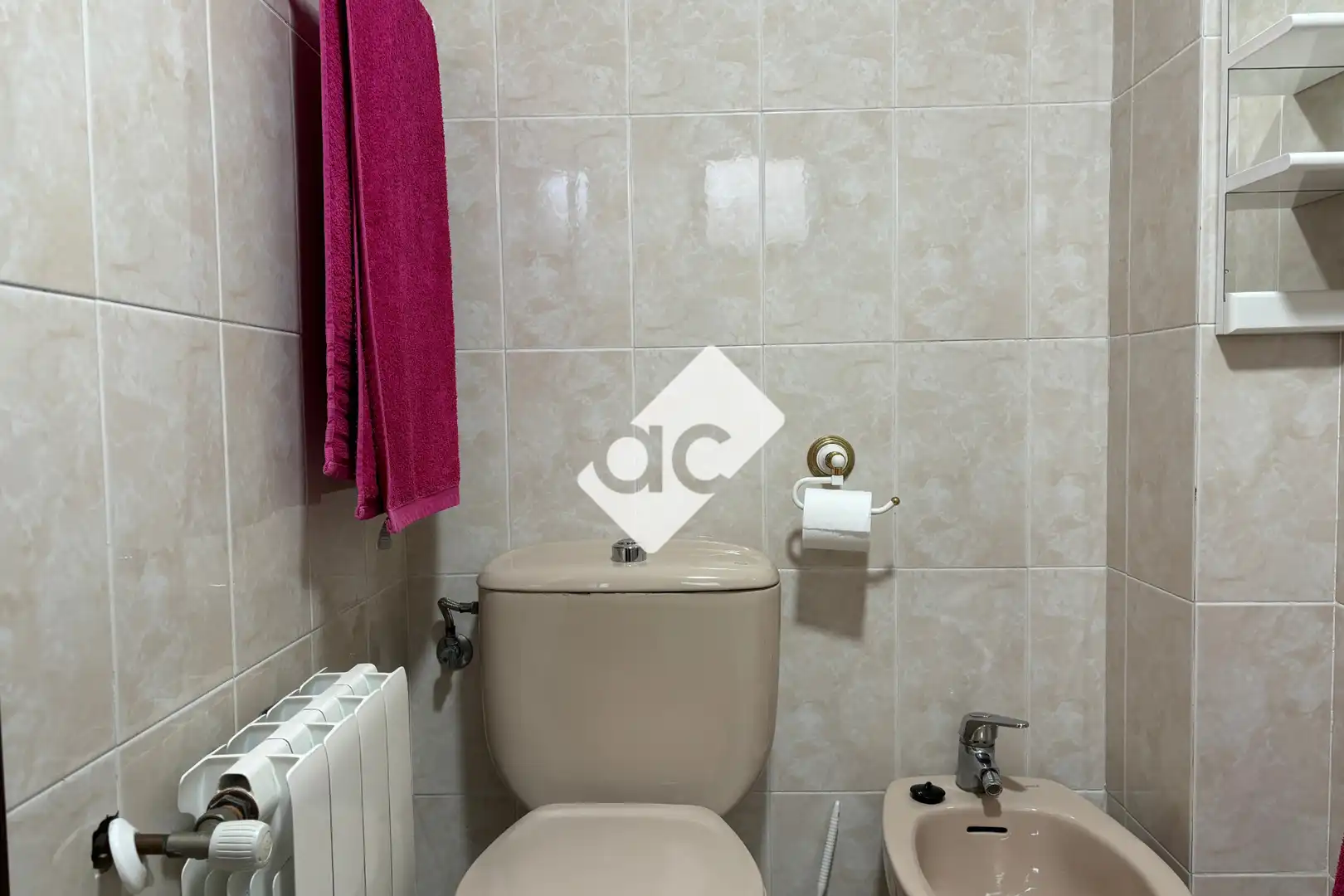 Badezimmer von Wohnungen zur Miete in Valencia mit Heizung, Möbliert und Ofen