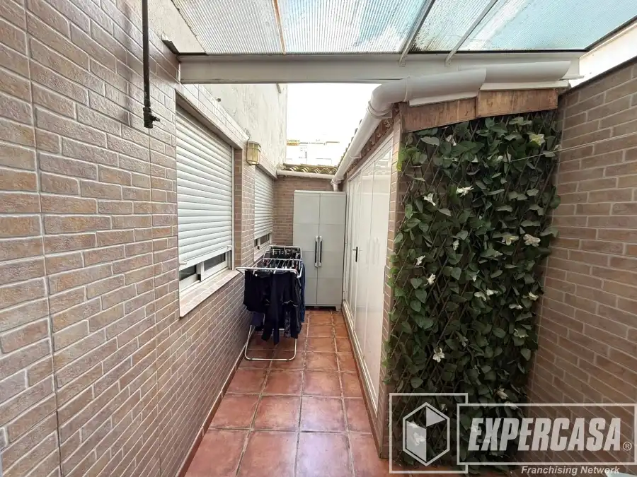 Vista exterior de Pis en venda en Llíria amb Aire condicionat, Terrassa i Traster