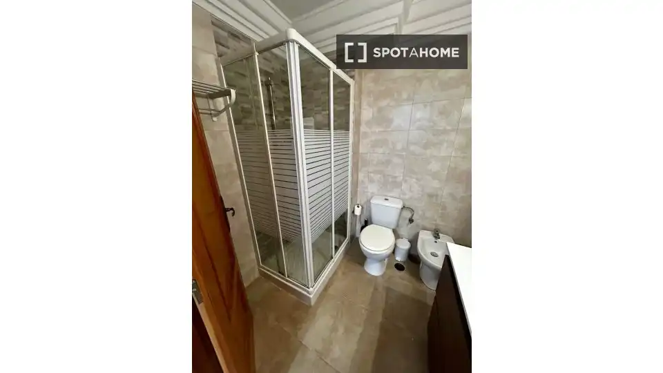 Baño de Piso de alquiler en Alicante / Alacant con Aire acondicionado, Calefacción y Amueblado