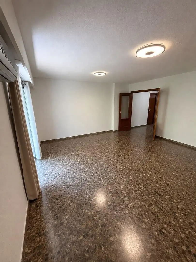 Flat for sale in Valencia  with Balcony