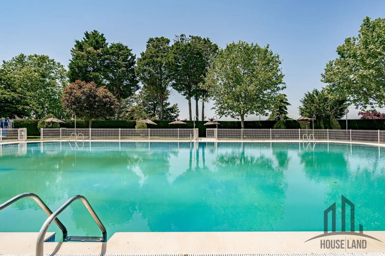 Piscina de Casa adosada en venda en Algete amb Calefacció, Traster i Piscina comunitària