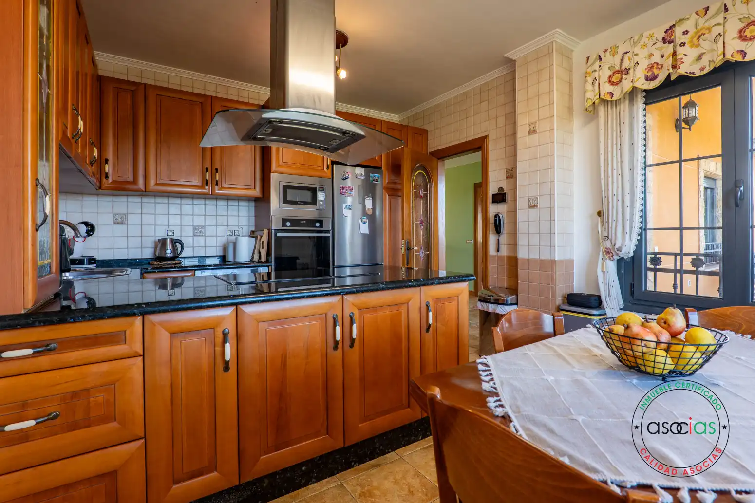 Cuina de Casa o xalet en venda en Gijón  amb Calefacció, Parquet i Terrassa