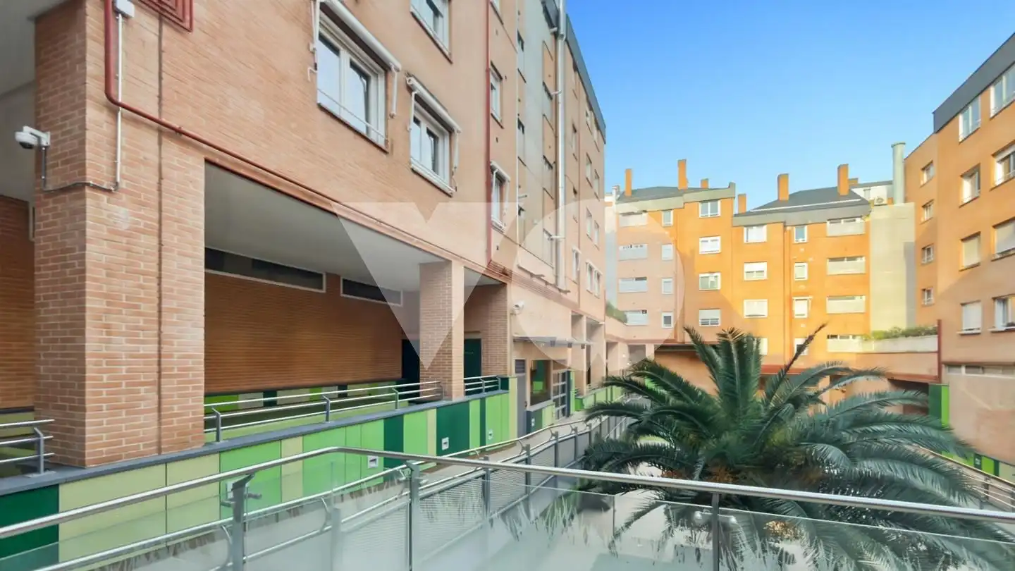 Vista exterior de Pis en venda en Madrid amb Calefacció, Traster i Piscina